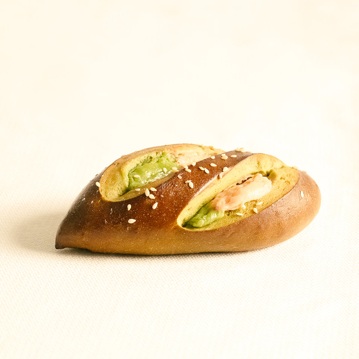 Pistachio Strawberry Pretzel 开心果草莓碱水